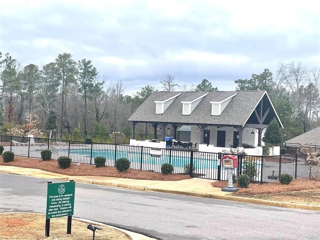 Foto del edificio - 611 Lily Dr