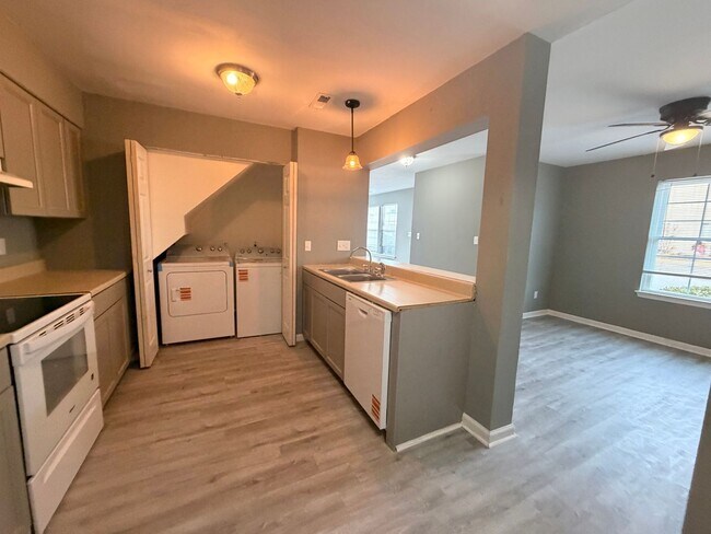 Building Photo - 325 Lees Mill Drive (Lees Mill) Newport News 23608