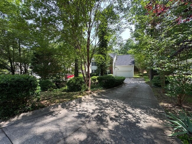 Building Photo - 226 Windsong Dr