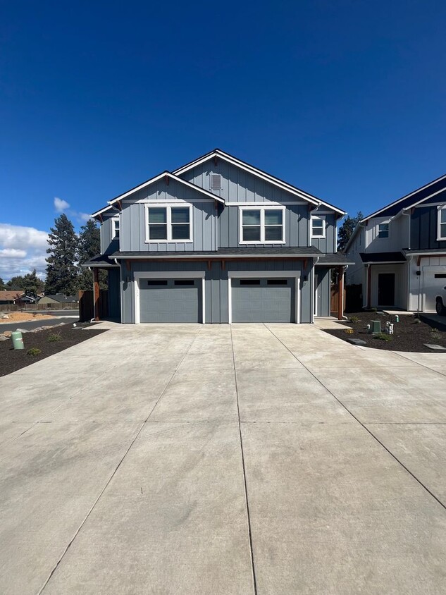 Primary Photo - Receive $500 Off First Month’s Rent w/12 M...