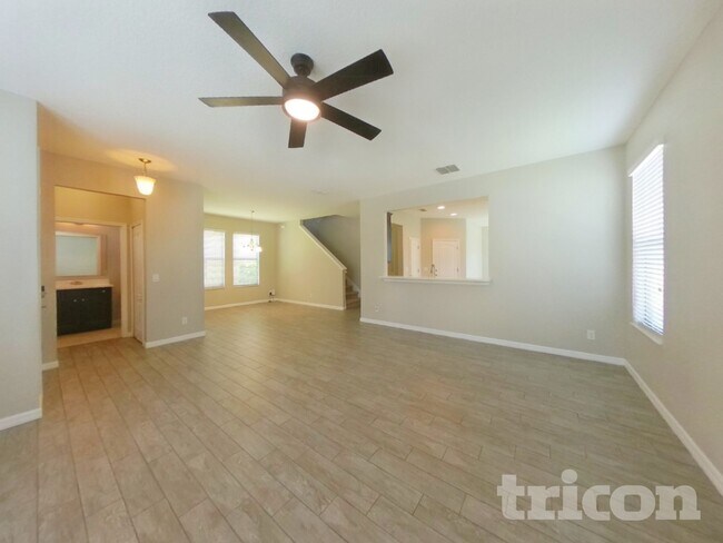 Building Photo - 2076 Bent Grass Ave