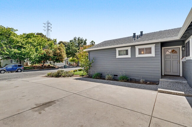 Building Photo - 662 McCarty Ave