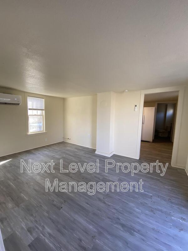 Building Photo - 211 4th Ave W