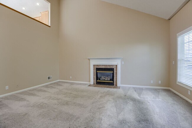 Building Photo - Waterloo 3 Bedroom!!