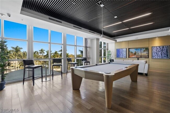 Foto del edificio - 3000 Oasis Grand Blvd