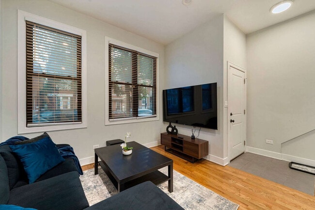 Building Photo - 2018 W 21st Pl