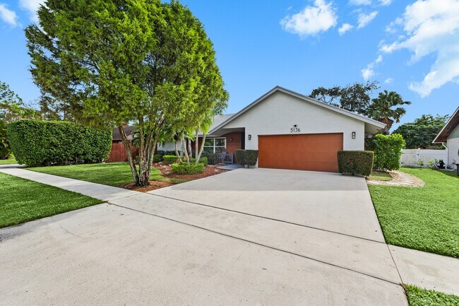 Foto del edificio - 5136 Beechwood Rd