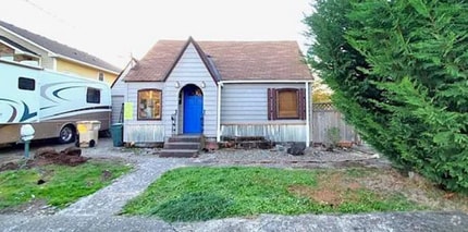 Building Photo - 402 SE Denver St
