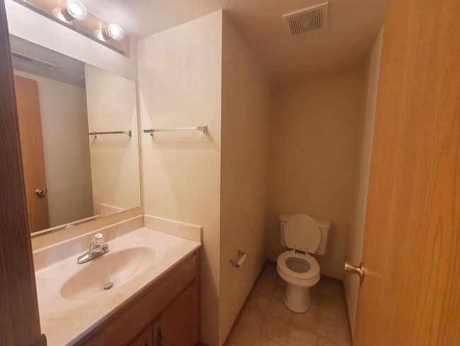 Building Photo - 24990 Scenic Dr