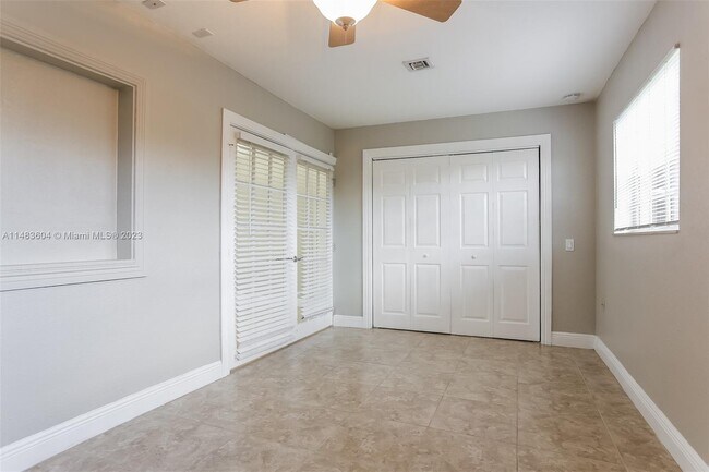 Foto del edificio - 9540 NW 25th St