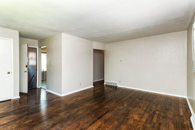 Building Photo - 6115 W Leon Terrace