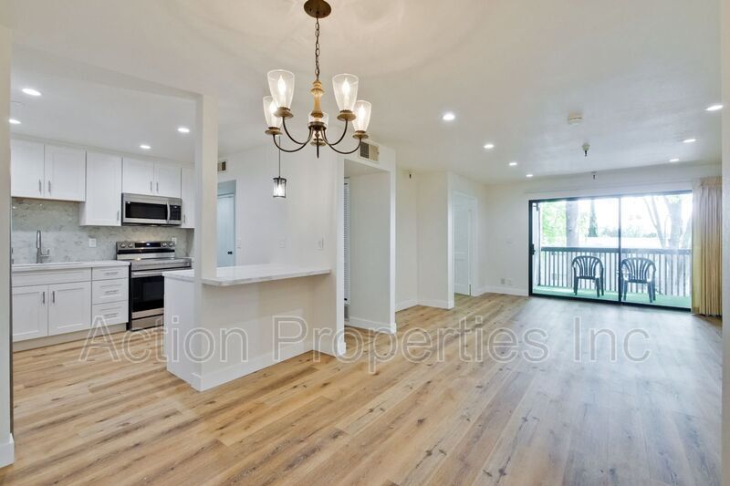 Primary Photo - 2211 Latham St