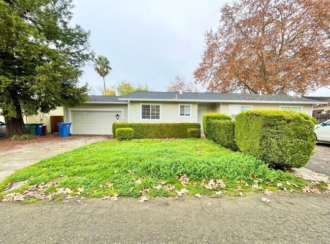 Foto del edificio - This beautifully maintained 3-bedroom, 2-bathroom Windsor home