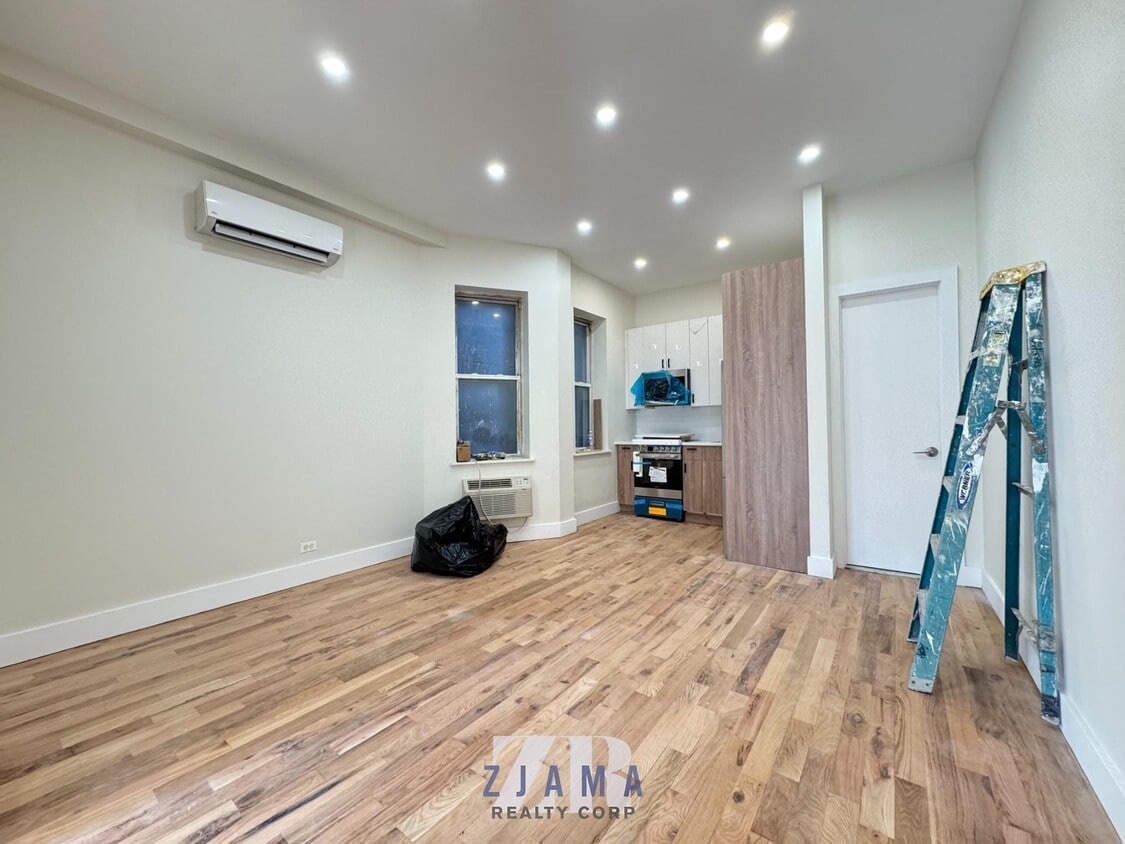 Foto principal - 735 Rogers Ave