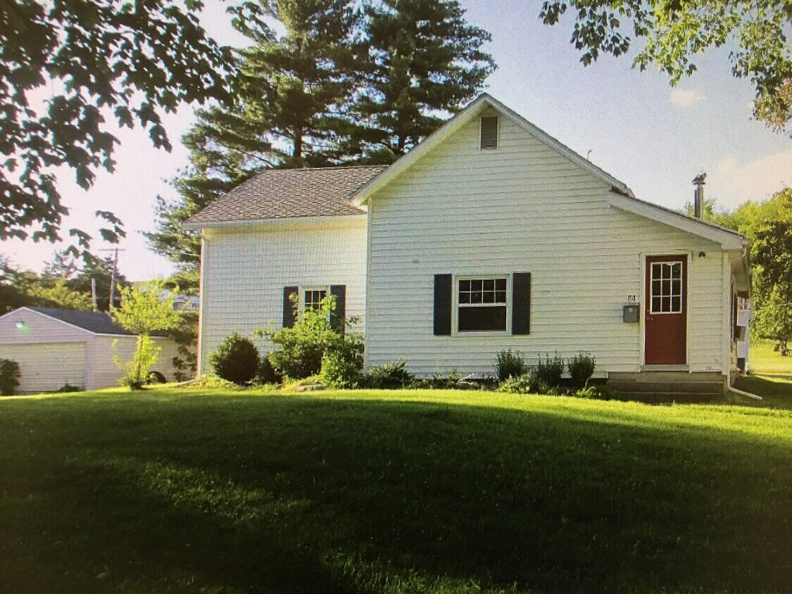 Primary Photo - 64 Spring St