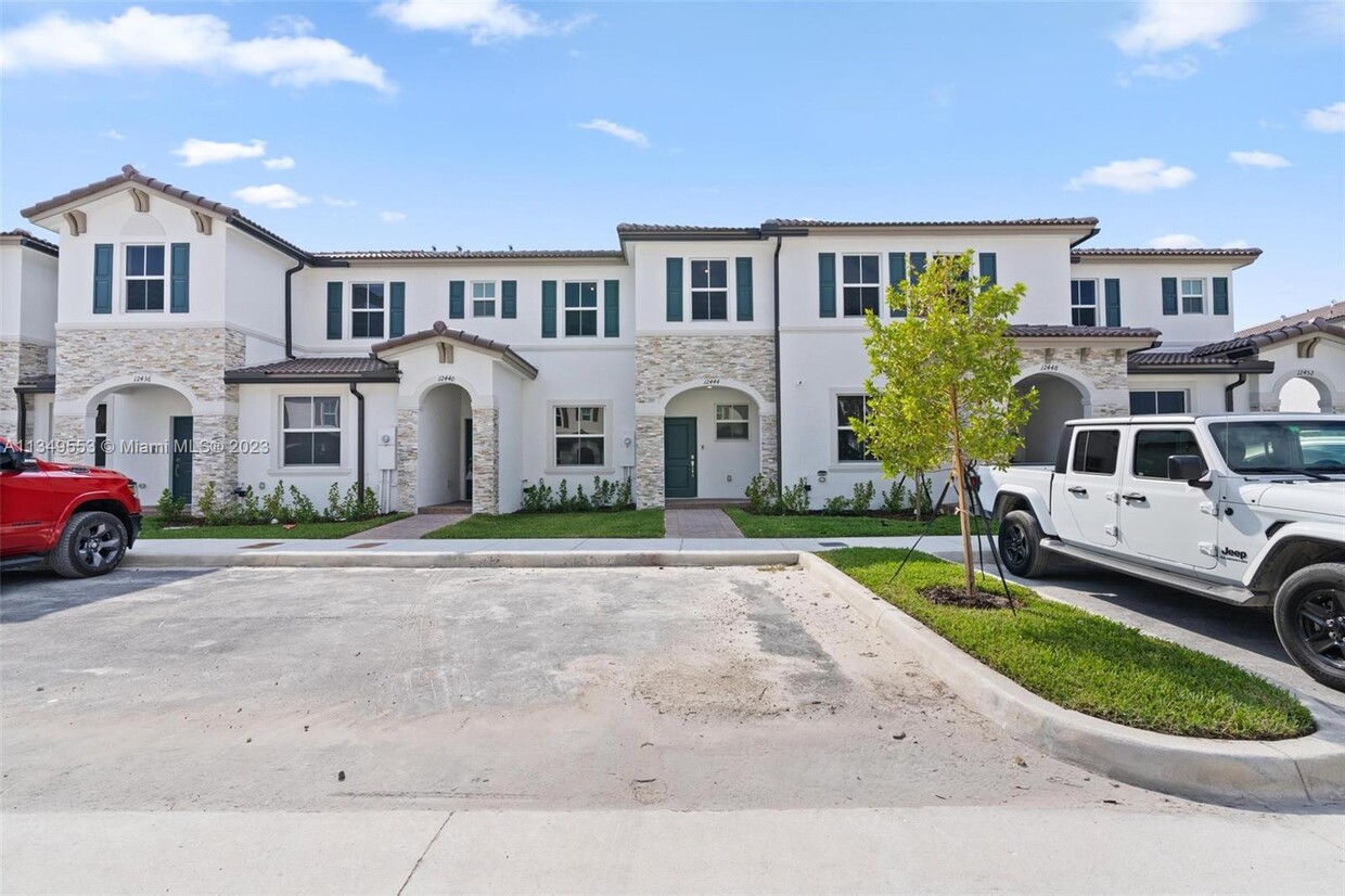 Foto principal - 12444 NW 23rd Ct