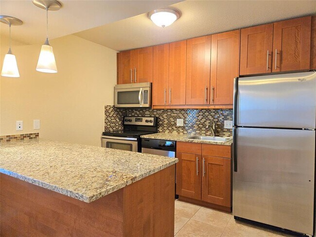 Building Photo - 7685 Northcross Dr