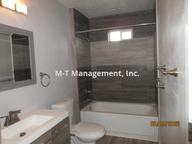 Foto del edificio - 8823 E Broadway Ave