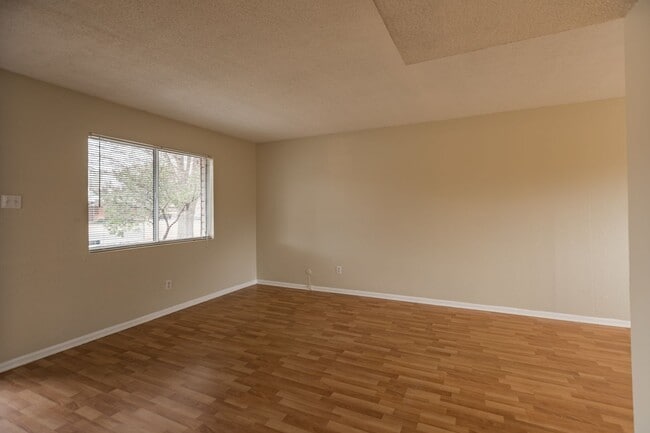 Building Photo - 13109 Camino Del Norte NE