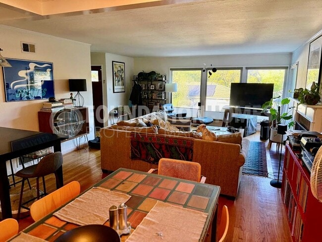 Foto del edificio - Modern Bret Harte Home with Gourmet Kitchen - FOUNDATION