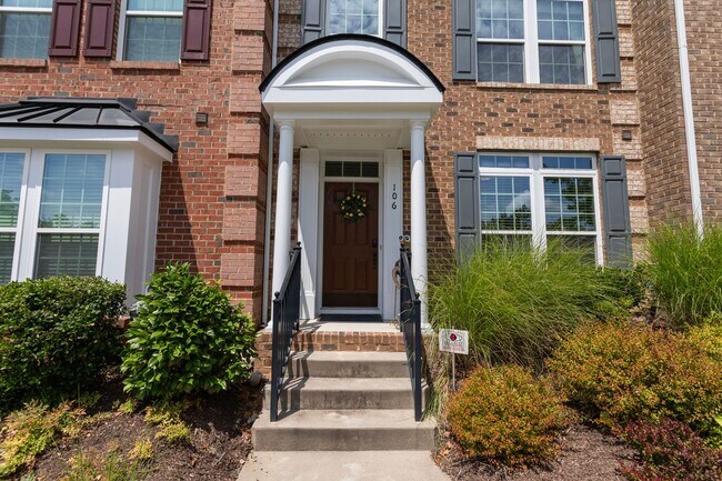 Foto del edificio - Stunning 3 Bedroom 2 Bathroom with 2 Addit...