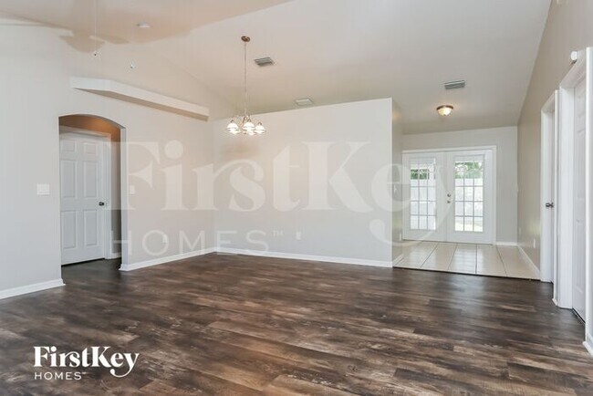 Foto del edificio - 650 Southeast Prineville Street