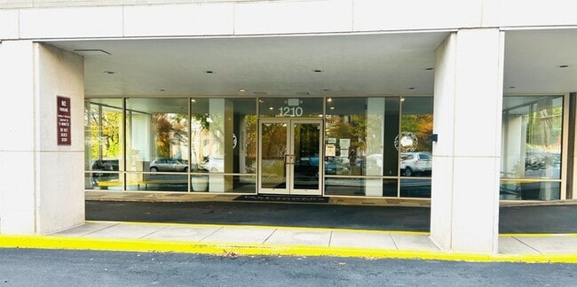 Foto del edificio - 1210 N Taft St