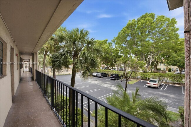 Foto del edificio - 3361 NW 85th Ave