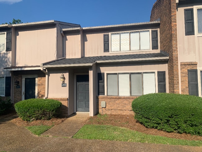 Building Photo - 195 Lakebend Cir