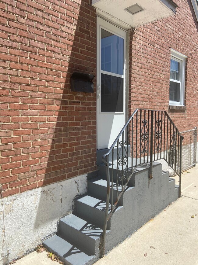 Building Photo - 410 S Clayton St