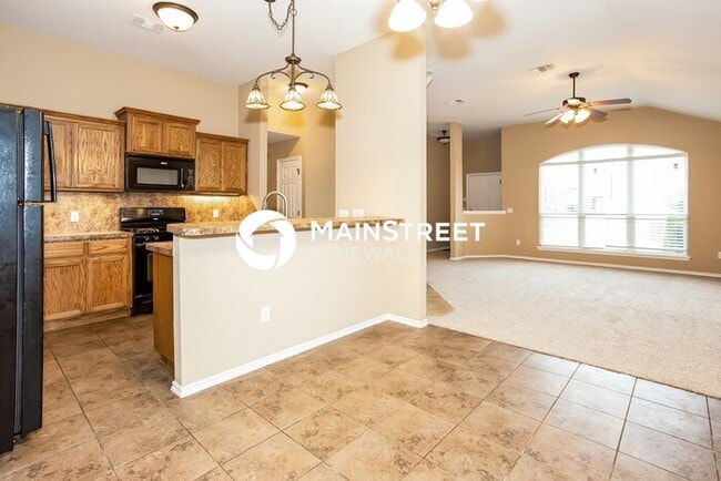 Building Photo - 4 Bedroom Pet-Friendly Home in Norman, OK with Main Street Renewal