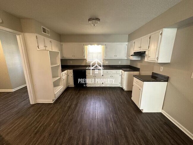 Foto del edificio - 5014 Ridge Tree Dr