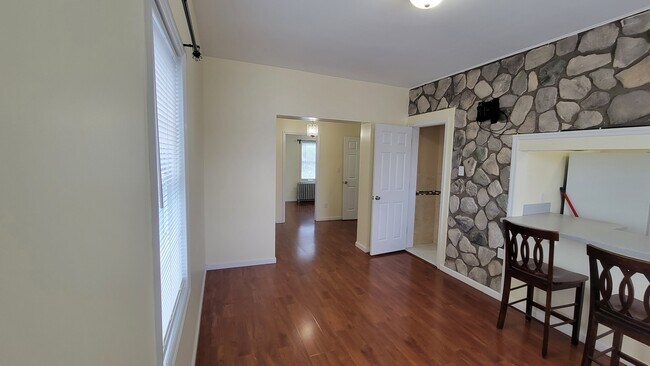Foto del edificio - 4817 Aschoff Pl