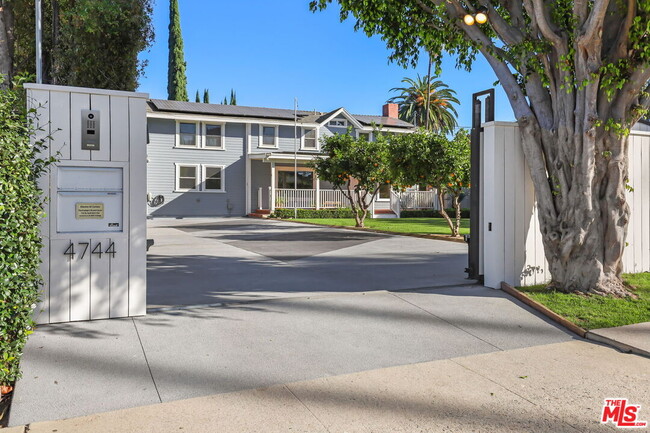 Foto del edificio - 4744 Haskell Ave