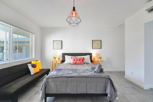 Building Photo - 515 NE 82nd St