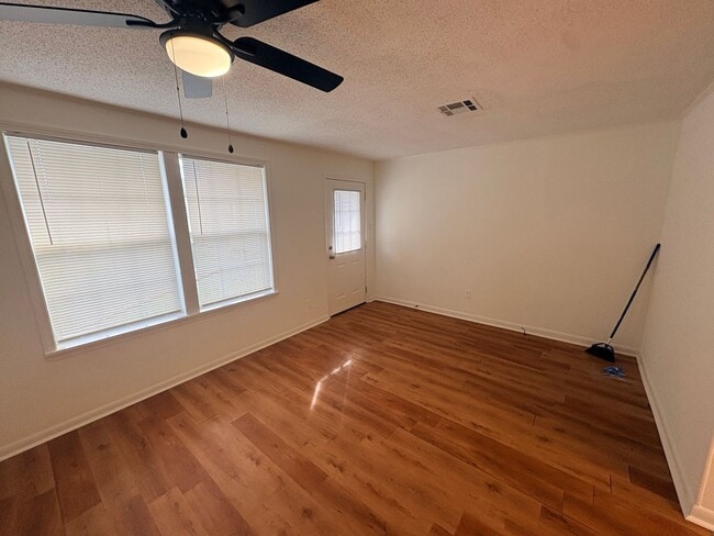 Foto del edificio - 2710 Hodges St