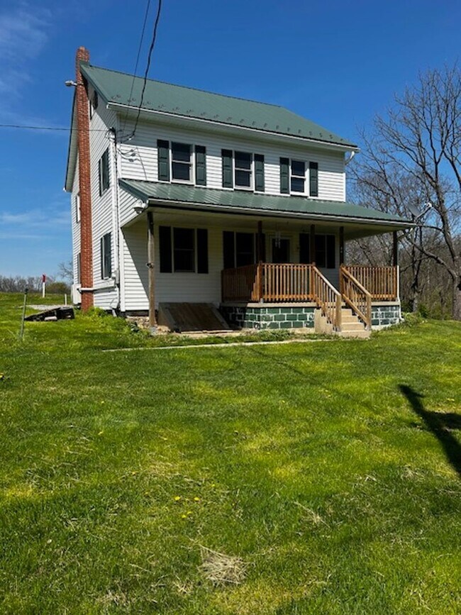 Building Photo - 3 BEDROOMS 2 BATHS COUNTRY HOME