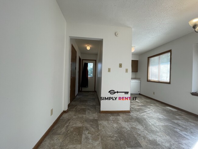 Foto del edificio - Huge 3 Bedroom Duplex in Ames