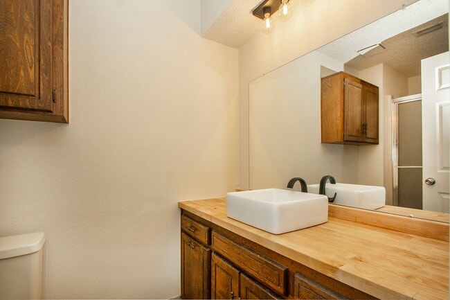 Building Photo - House for Lease in Denison Area - 3/2/2