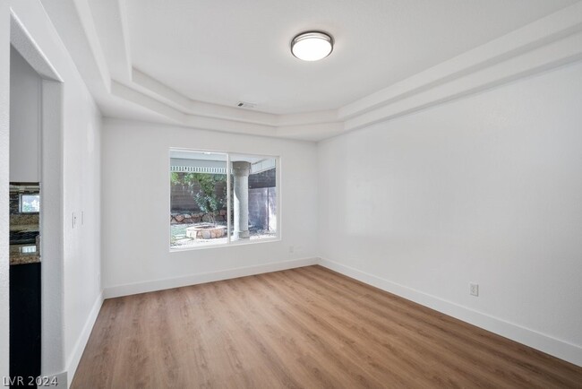 Building Photo - 8039 Avalon Mist St