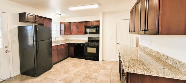 Building Photo - 220 S Paloma