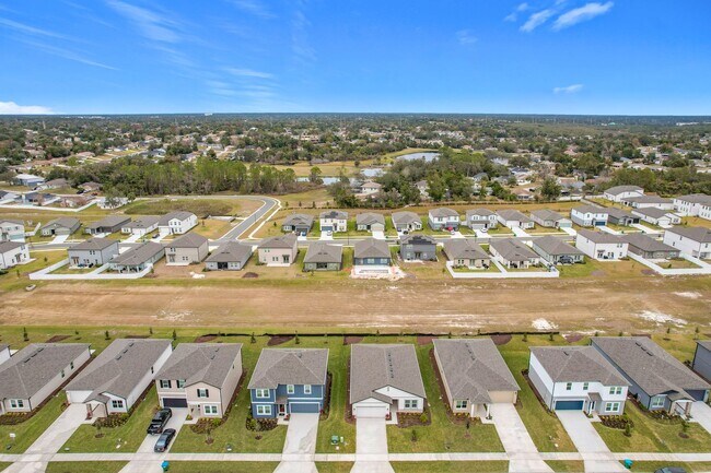 Foto del edificio - Spacious 4BR Home in Deltona - Open Layout & Easy I-4 Access!