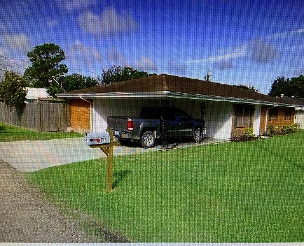 Primary Photo - 201 Eula Dr