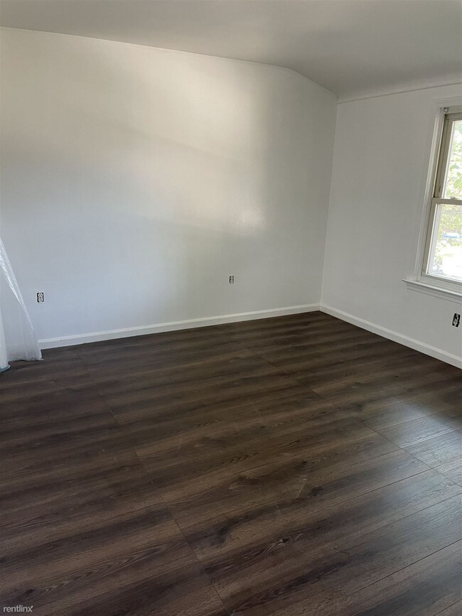 Building Photo - 3 br, 1 bath Duplex - 17169 Sioux St 1