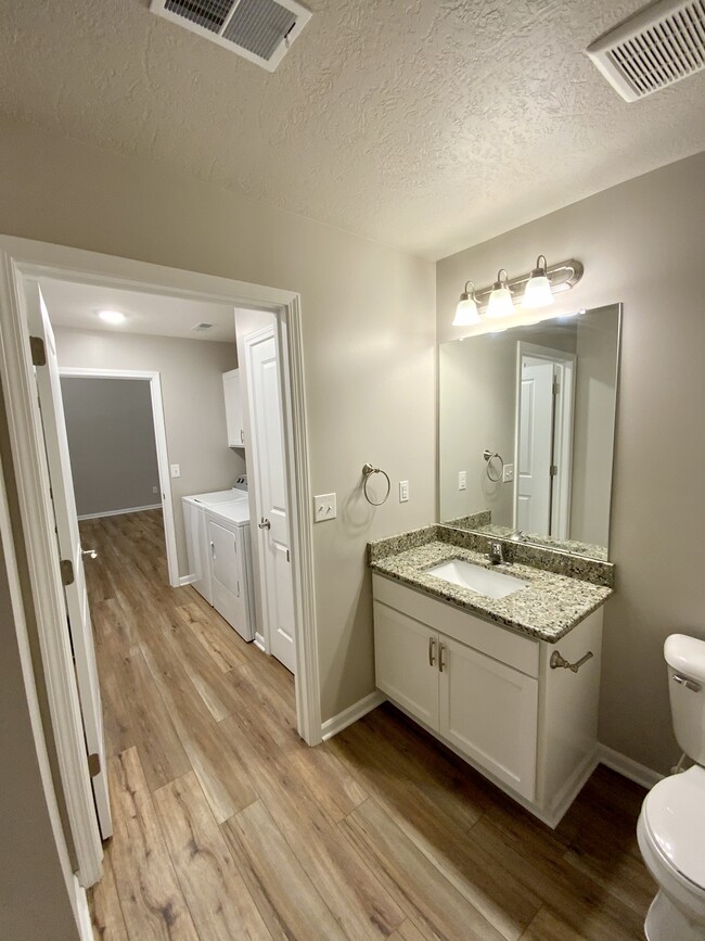 Guest Bathroom - Chestnut Crossing