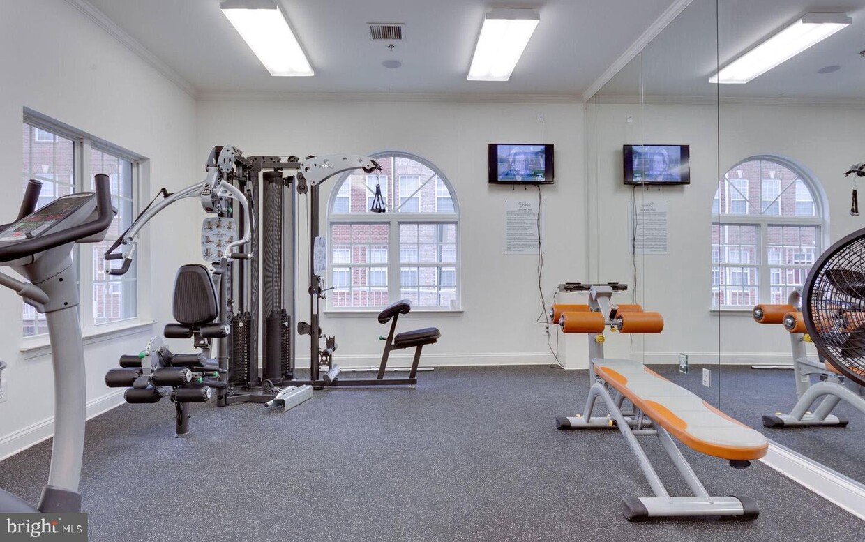 Foto principal - 8181 Carnegie Hall Ct