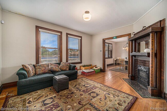 Building Photo - 5031 Trumbull St