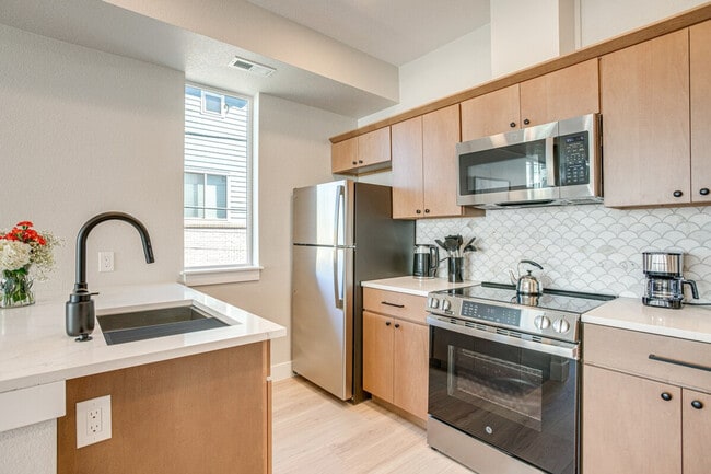 Foto del edificio - 4100 E Warren Ave