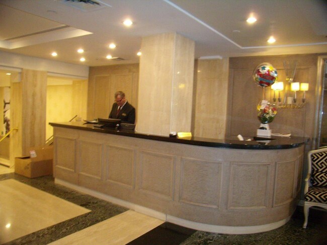 Foto del edificio - 150 W 51st St