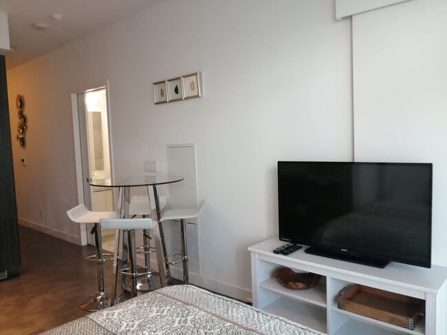 Building Photo - 14 York St